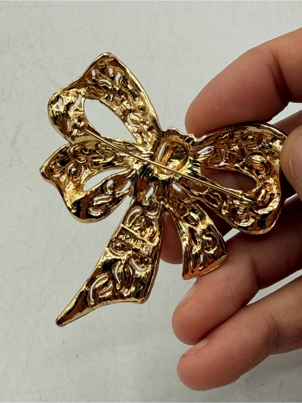 MONET GOLD TONE RHINESTONE BOW BROOCH STATEMENT PIN - Picture 6 of 6